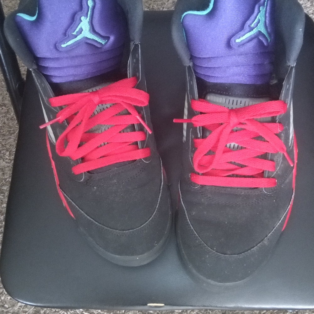 The product is a pair of Jordan 5 Retro Top 3 Black